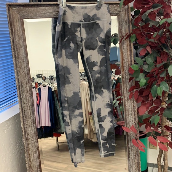 EUC lululemon Athletic Wunder Under Pant - Picture 4 of 6